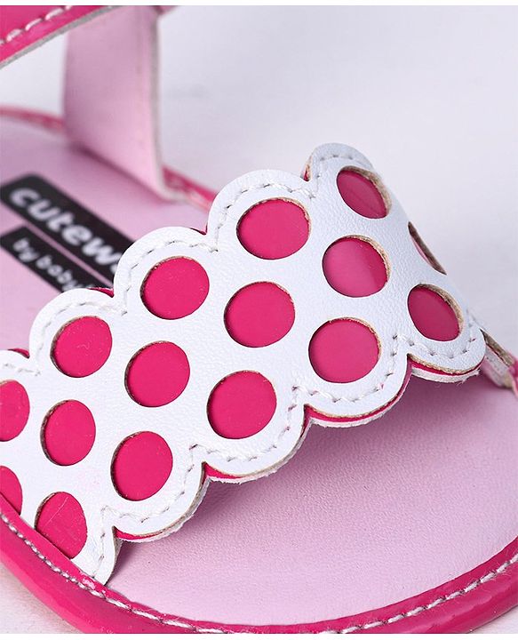 Cute Walk by Babyhug Booties - Pink