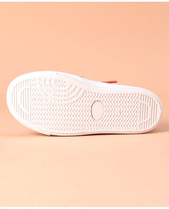 Cute Walk by Babyhug Casual Shoes - White