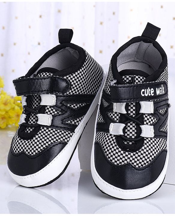 Cute Walk by Babyhug Booties - Black