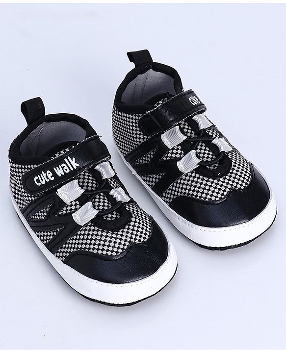 Cute Walk by Babyhug Booties - Black