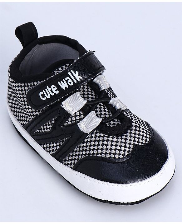 Cute Walk by Babyhug Booties - Black
