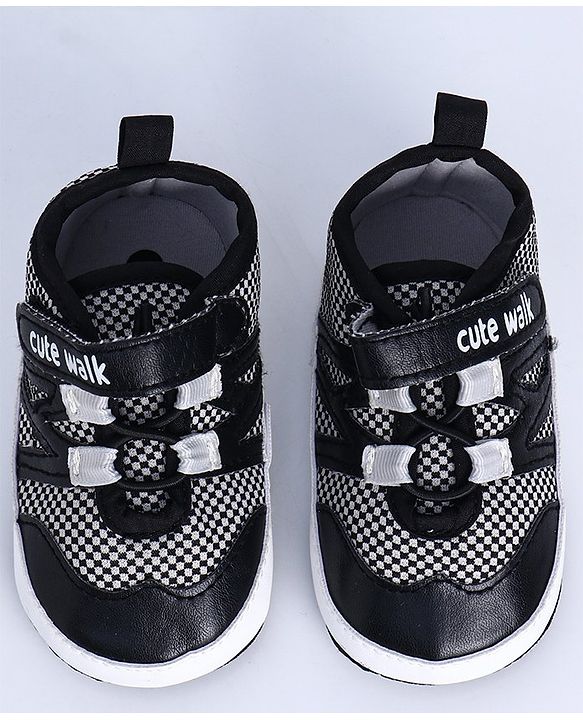 Cute Walk by Babyhug Booties - Black