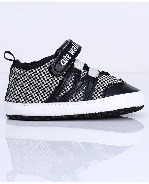 Cute Walk by Babyhug Booties - Black