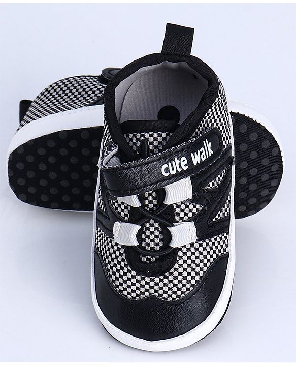 Cute Walk by Babyhug Booties - Black