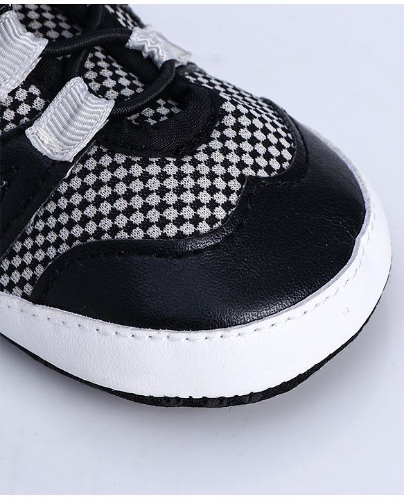 Cute Walk by Babyhug Booties - Black