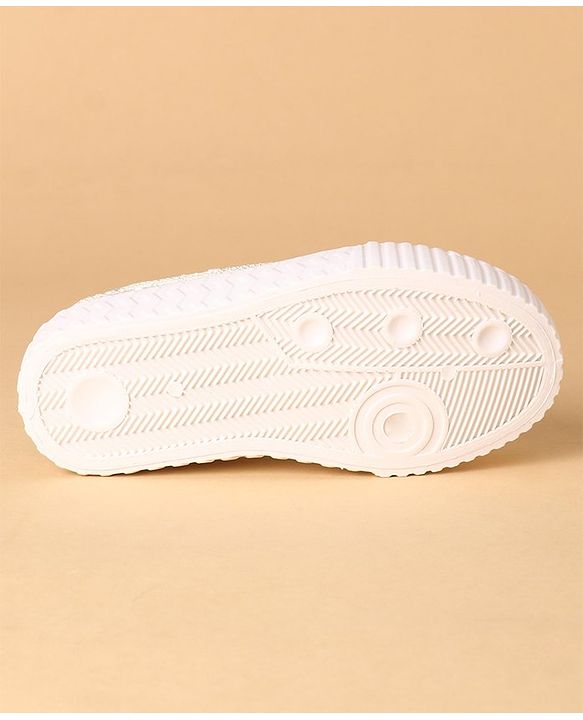 Cute Walk by Babyhug Casual Shoes - White