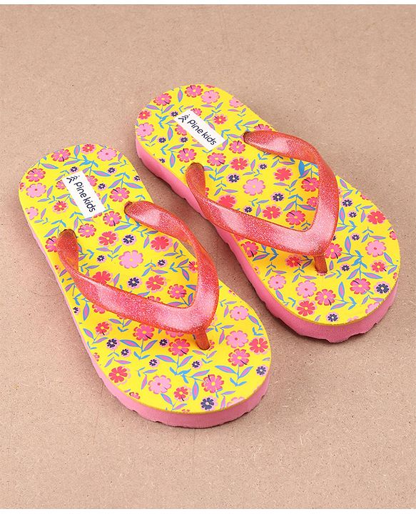 Pine Kids Flip Flops Floral Print - Yellow