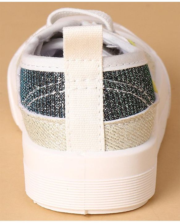 Cute Walk by Babyhug Casual Shoes - White