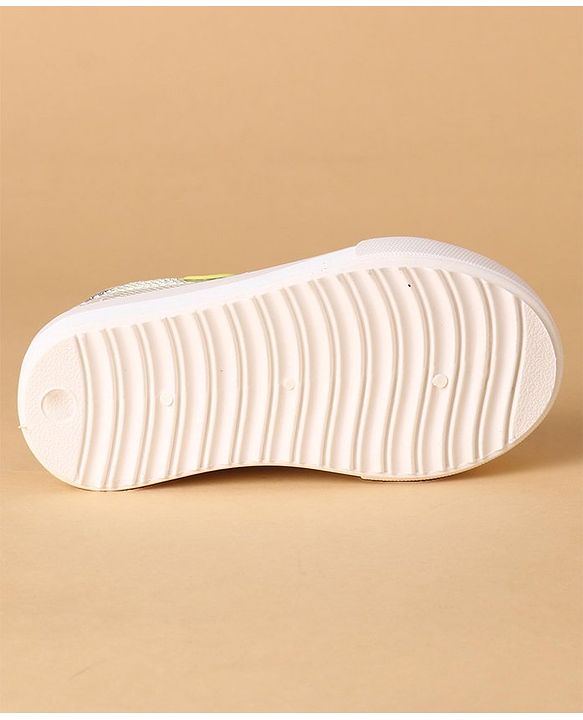 Cute Walk by Babyhug Casual Shoes - White