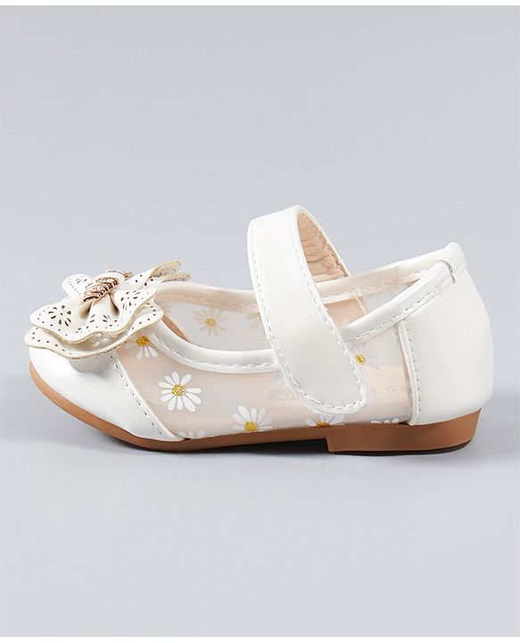Cute Walk by Babyhug Sandals - White