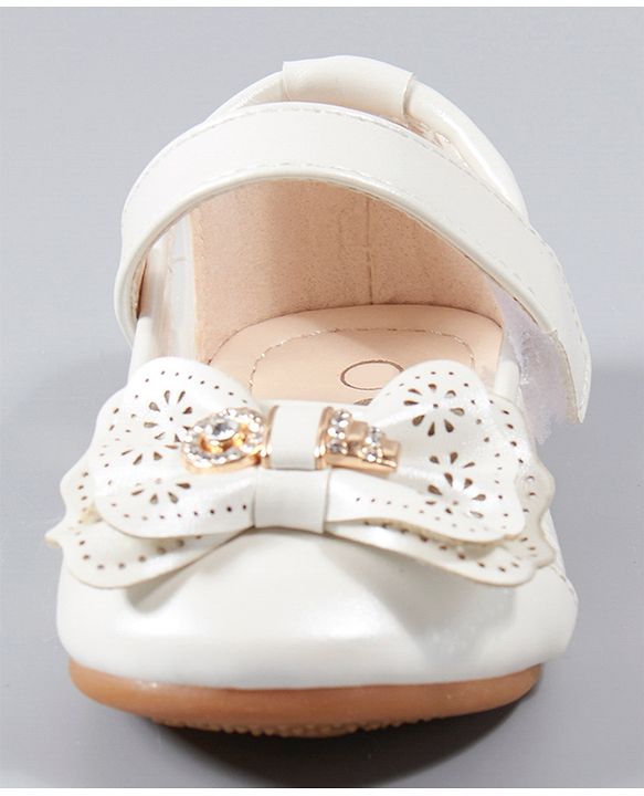 Cute Walk by Babyhug Sandals - White