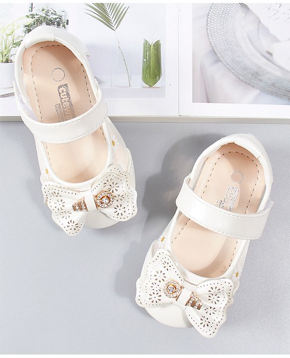 Cute Walk by Babyhug Sandals - White