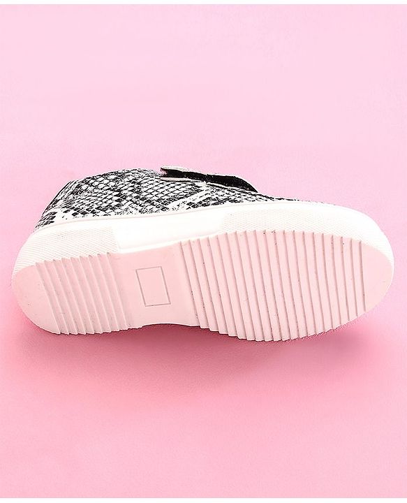 Pine Kids Casual Shoes Animal Print - White Black
