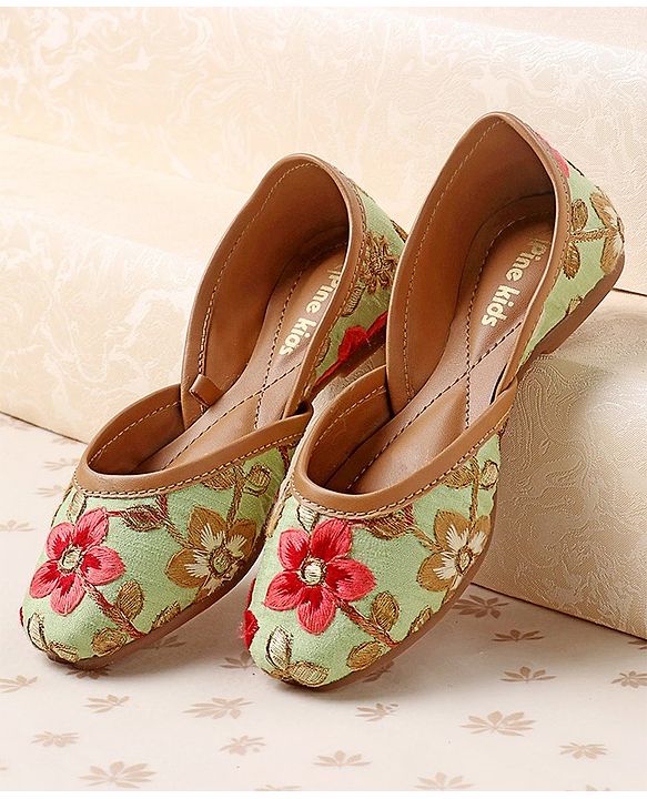 Pine Kids Mojaris Floral Embroidery - Green (Flower colour may vary)