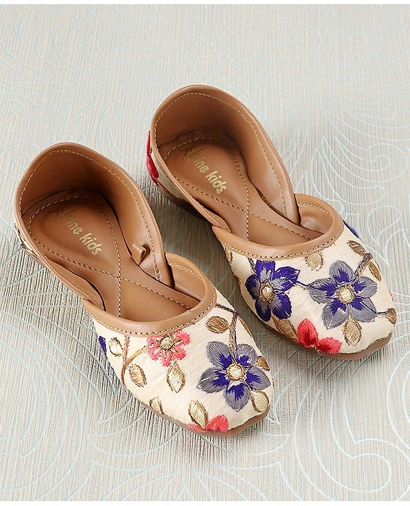 Pine Kids Mojaris Floral Embroidery - Green (Flower colour may vary)
