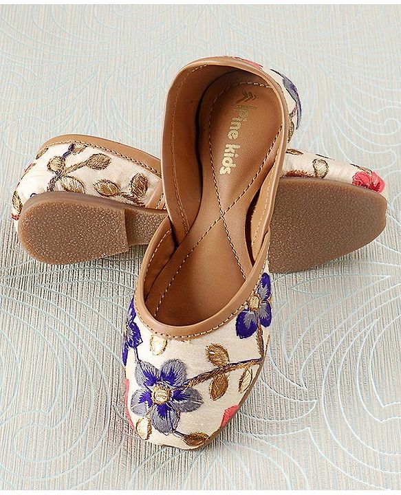 Pine Kids Mojaris Floral Embroidery - Green (Flower colour may vary)