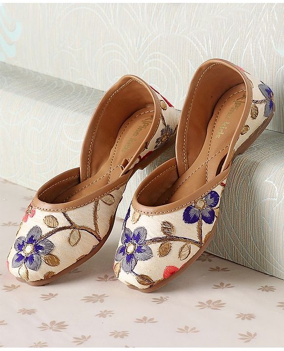 Pine Kids Mojaris Floral Embroidery - Green (Flower colour may vary)