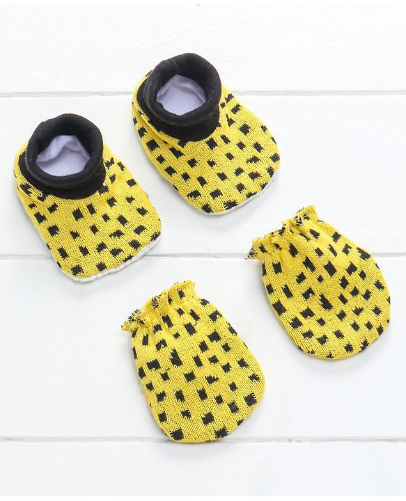 Babyhug Knitted Gift Set Giraffe Print Pack Of 5 - Orange