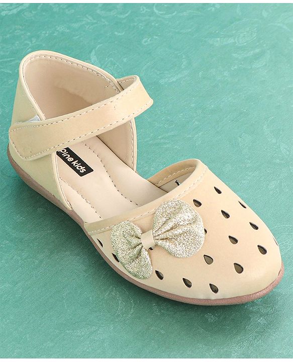 Pine Kids Party Wear Belly Shoes Bow Appliques - Golden