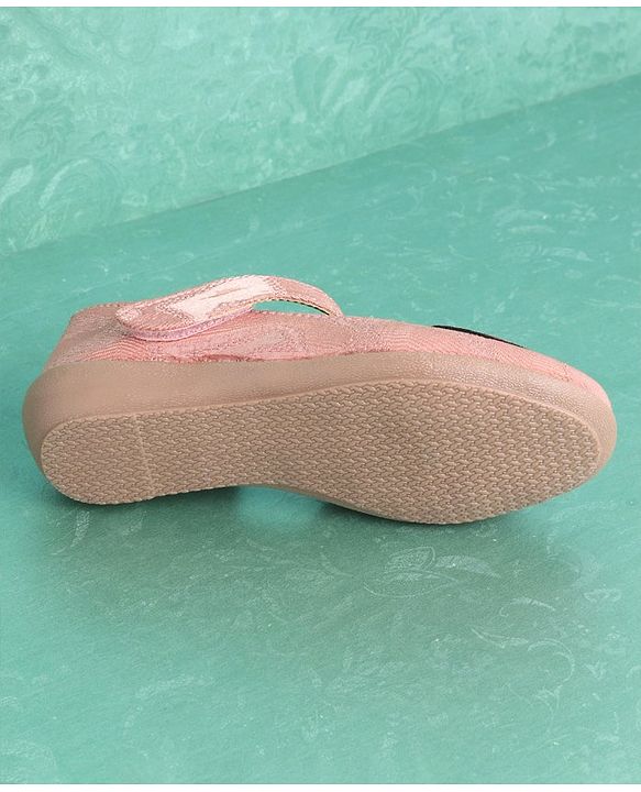Pine Kids Belly Shoes Heart Applique - Peach