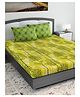 Divine Casa Abstract Blend Cotton King Bedsheet with 2 Pillow Covers - Green & Dark Green