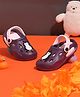 TRUFFLE COLLECTION Colour Blocked Perforated Clogs With Penguin Charms - Purple