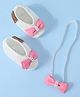 Funkrafts Bow Applique Detailed Handmade Crochet Booties With Headband - White & Pink
