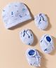Simply Interlock Knit Cap Mittens & Booties with Dino Print Light Blue - Diameter 9 cm