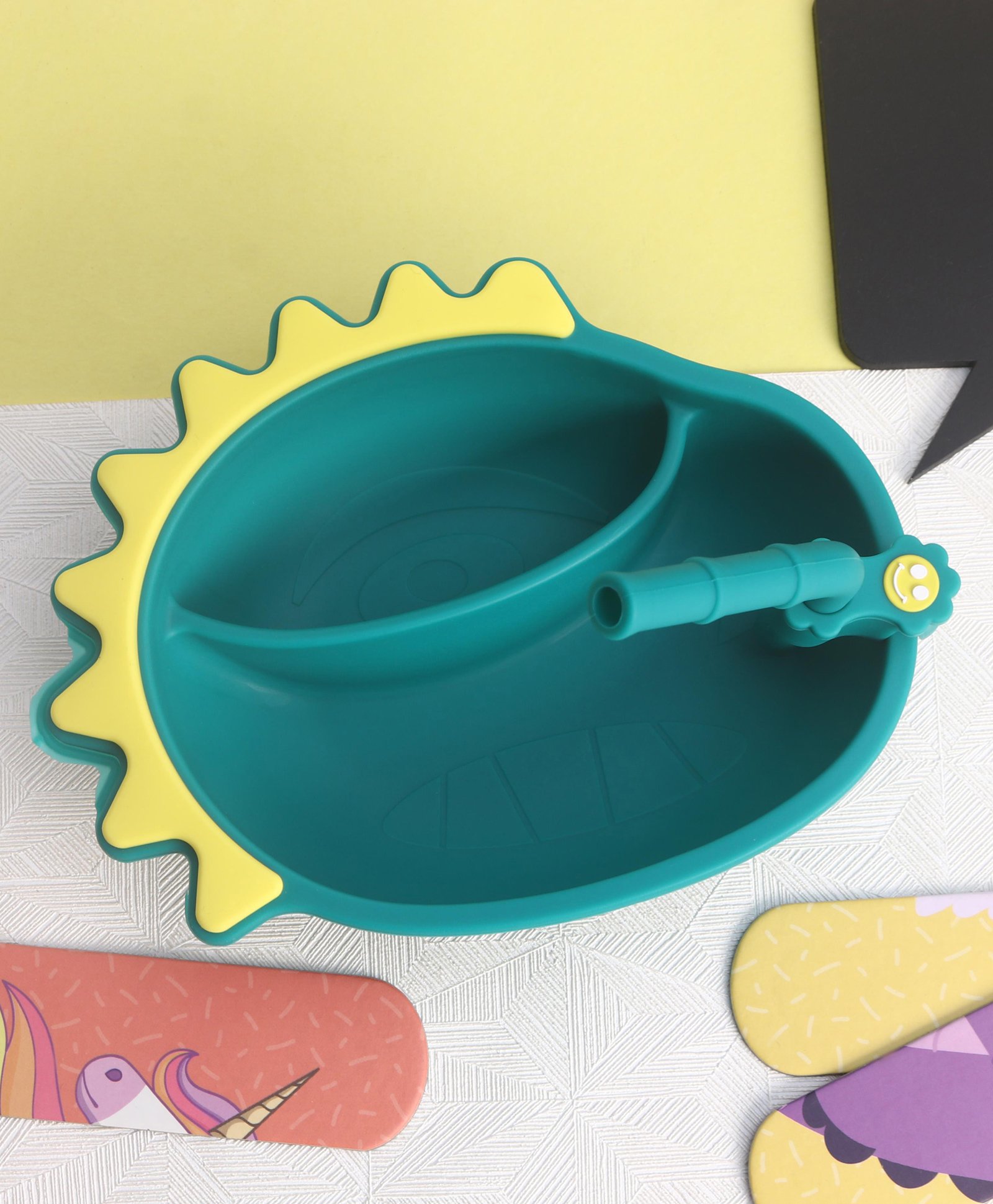 fab n funky Two Compartmented Bowl With Detachable Straw - Green-picture-18
