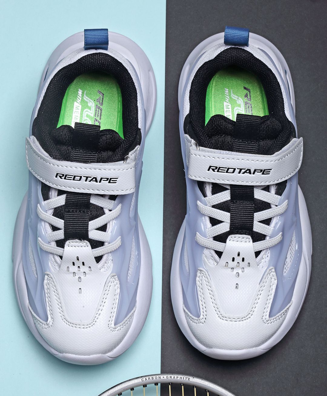 walking shoes with velcro fastening