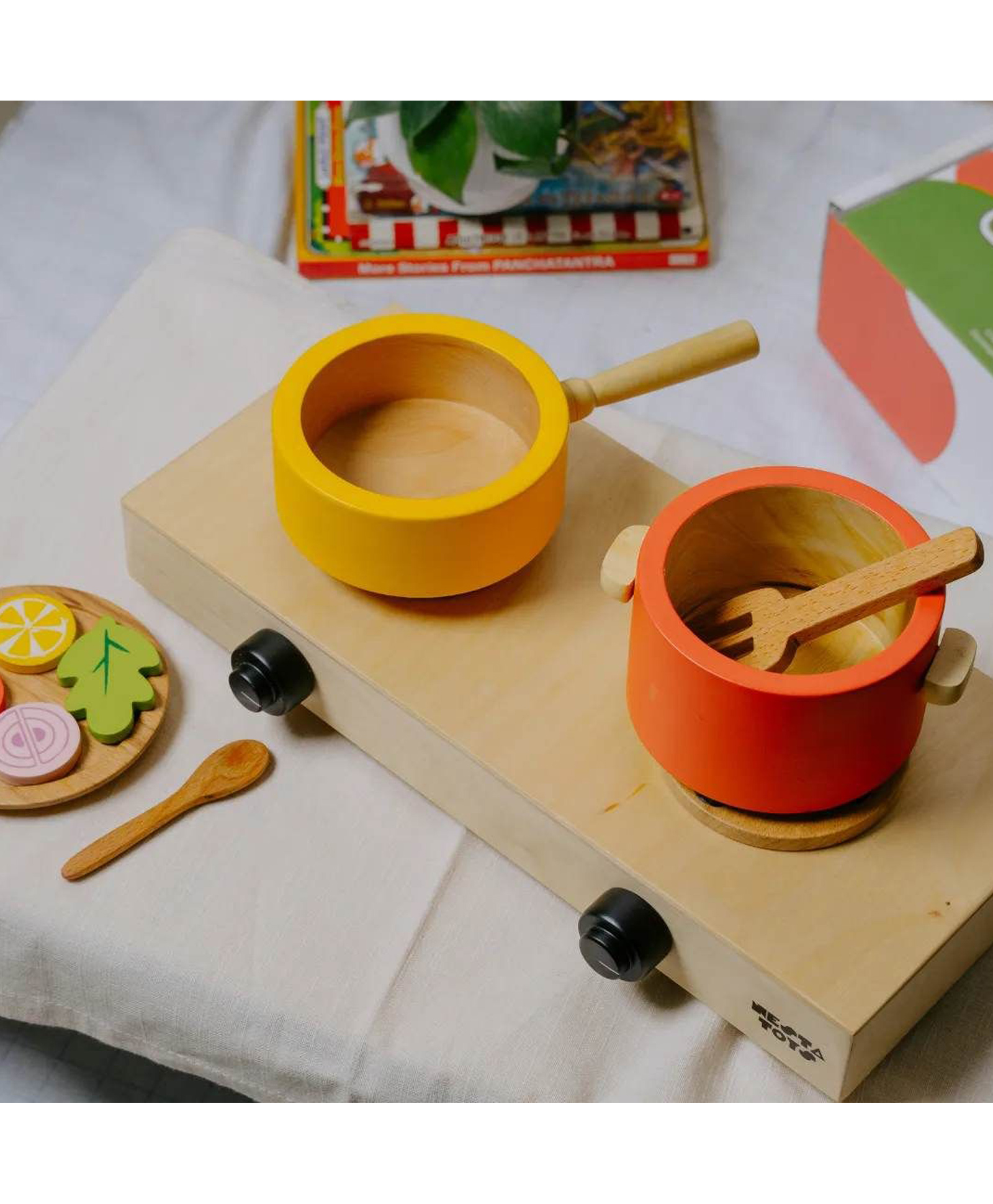 NESTA TOYS Wooden Gas Stove and Cooking Set OF 10 - Multicolour