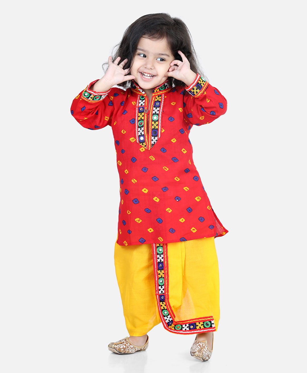 BownBee Full Sleeves Embroidered Placket & Trim Detailing Bandhani Kurta & Dhoti Set - Red-picture-13