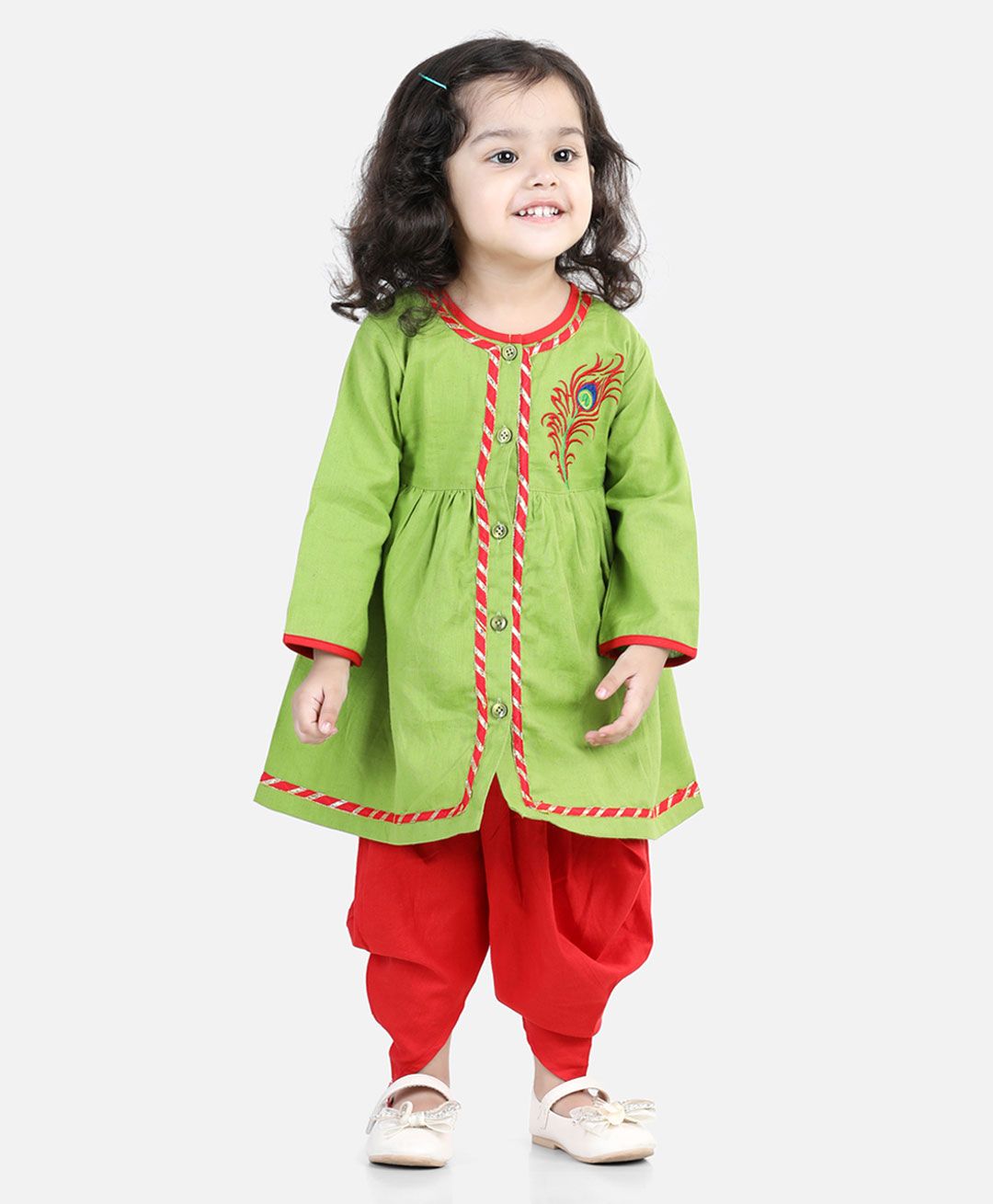 BownBee Full Sleeves Peacock Feather Embroidered Lace Detailing Kurta & Solid Dhoti Pants Set - Green-picture-17