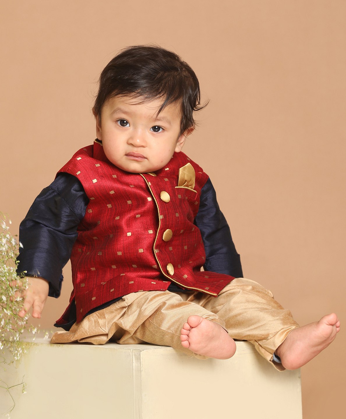 Vastramay Sleeveless Squares Embroidered Detail Nehru Jacket - Maroon-image-26