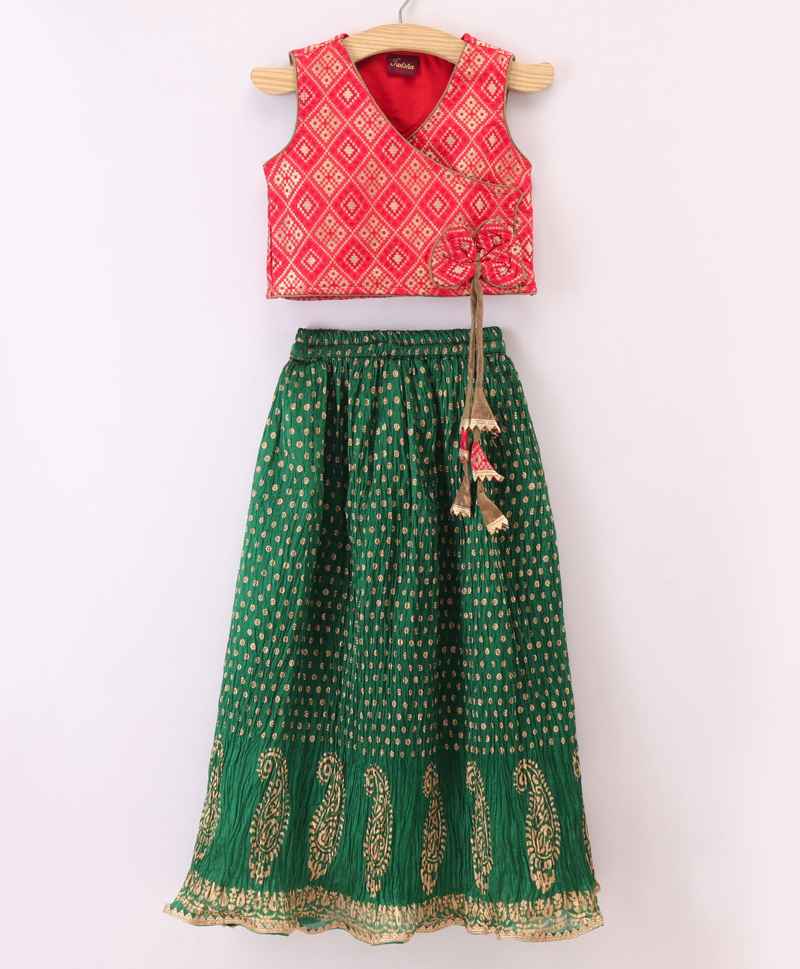 Twisha Sleeveless Diamond Design Choli With Paisley Print Crushed Detail Lehenga - Red Green-image-28