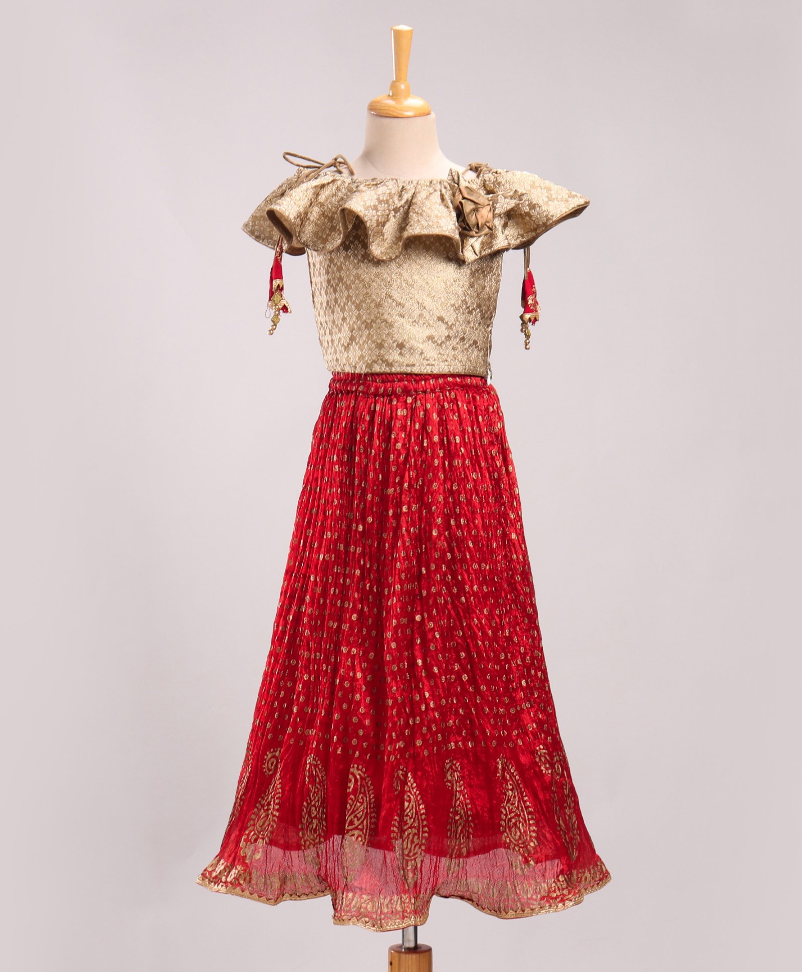 Twisha Short Sleeves Floral Motif Woven Choli With Crush Effect Lehenga - Gold & Red-image-31