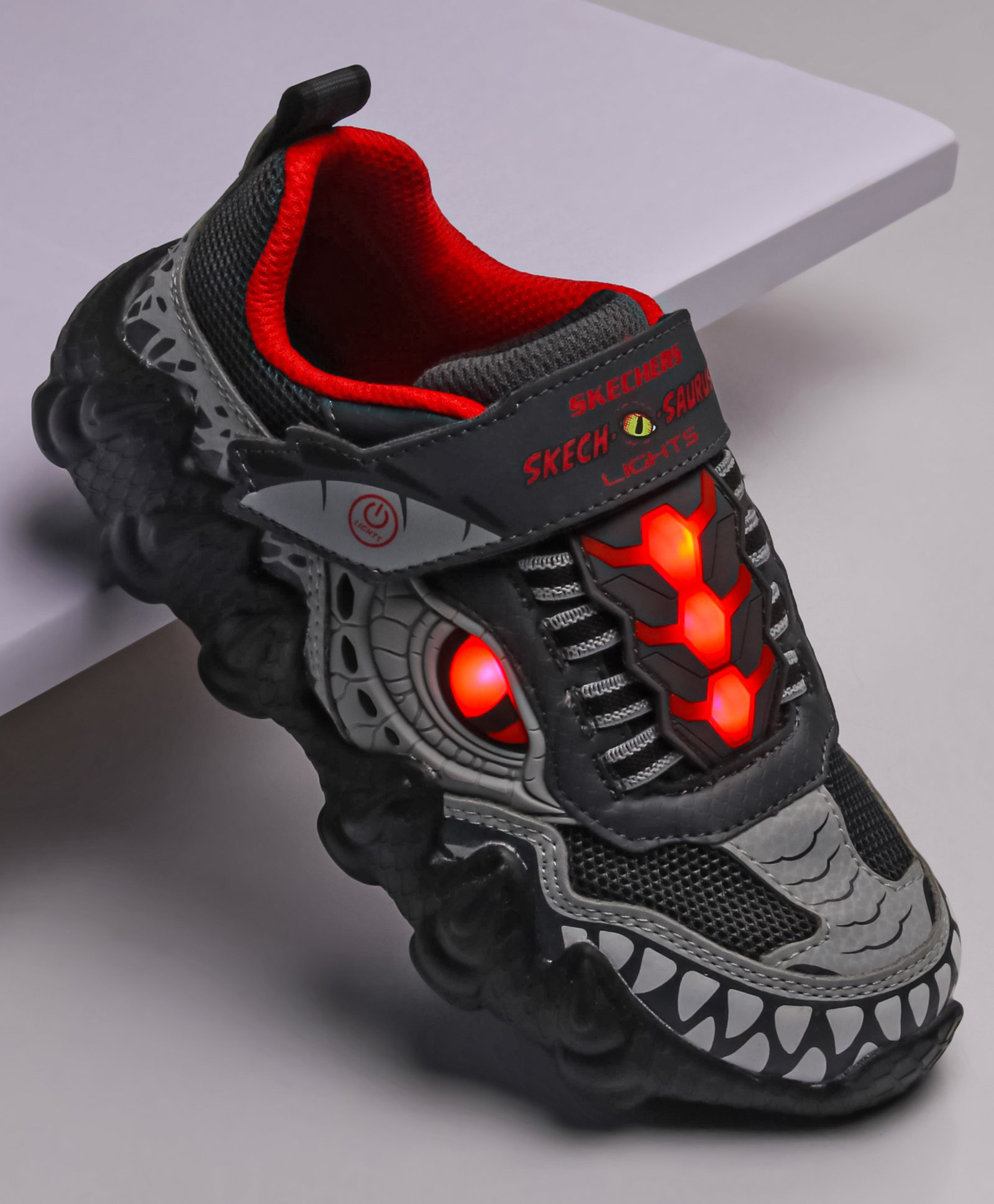 Asco Clásico astronauta Buy Skechers Skech-O-Saurus Lights Dino TR LED Shoes With Velcro Closure -  Red Black for Boys (5-6 Years) Online, Shop at FirstCry.com - 12595741