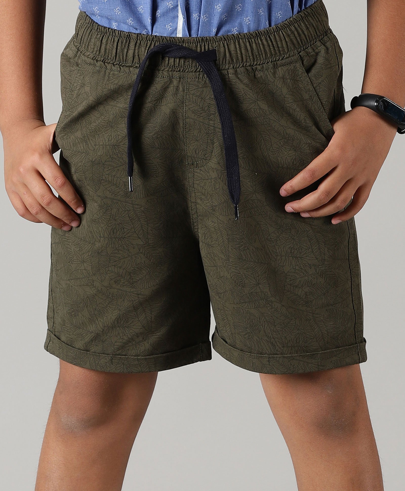 Kiddopanti Seamless Intricate Design Forest Leaves Printed Toll Up Shorts - Military Green-picture-10