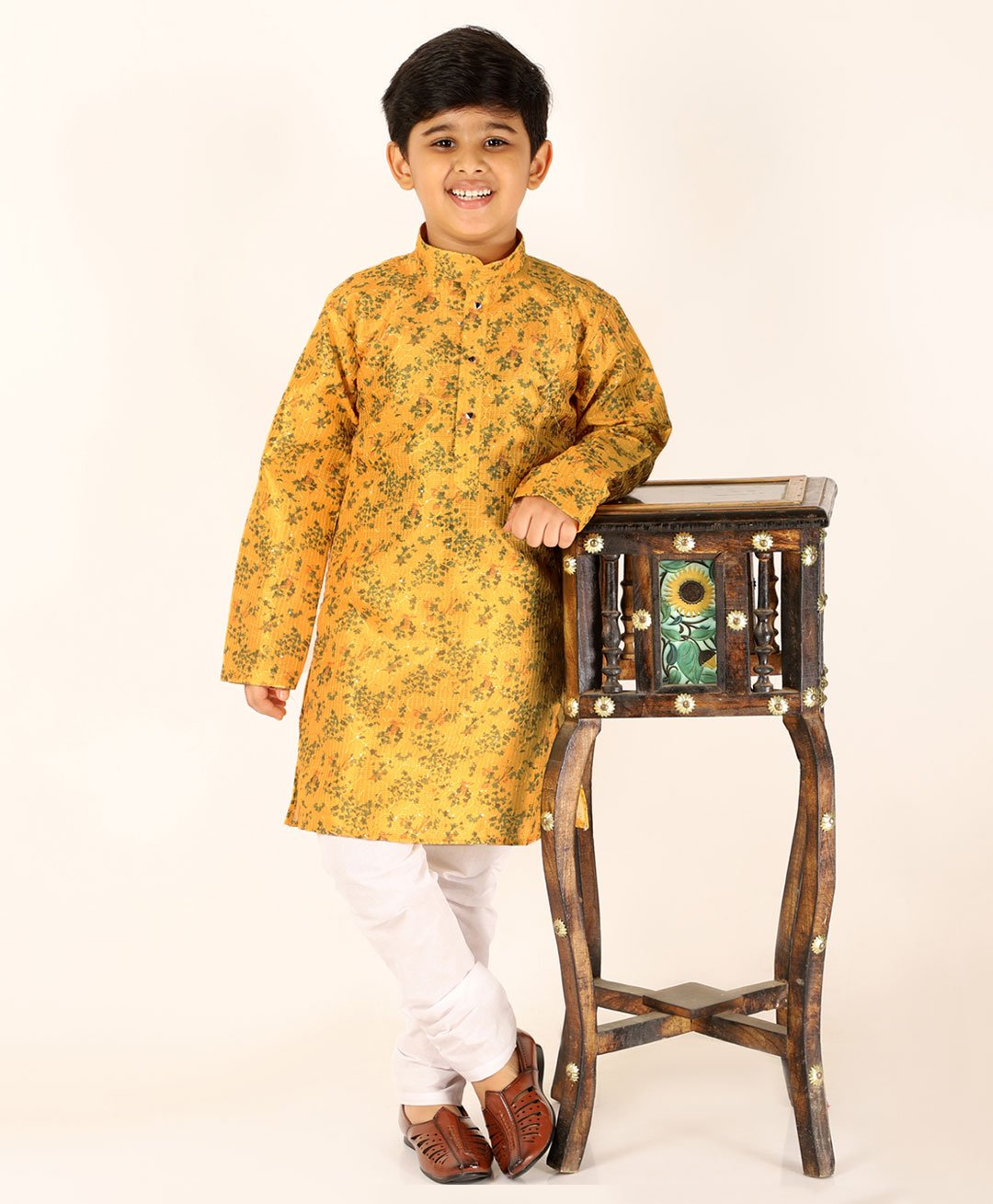 P-MARK Full Sleeves Seamless Vintage Floral Moroccan Designed & Striped Thred Work DetIailed Kurta With Pyjama - Yellow-image-19