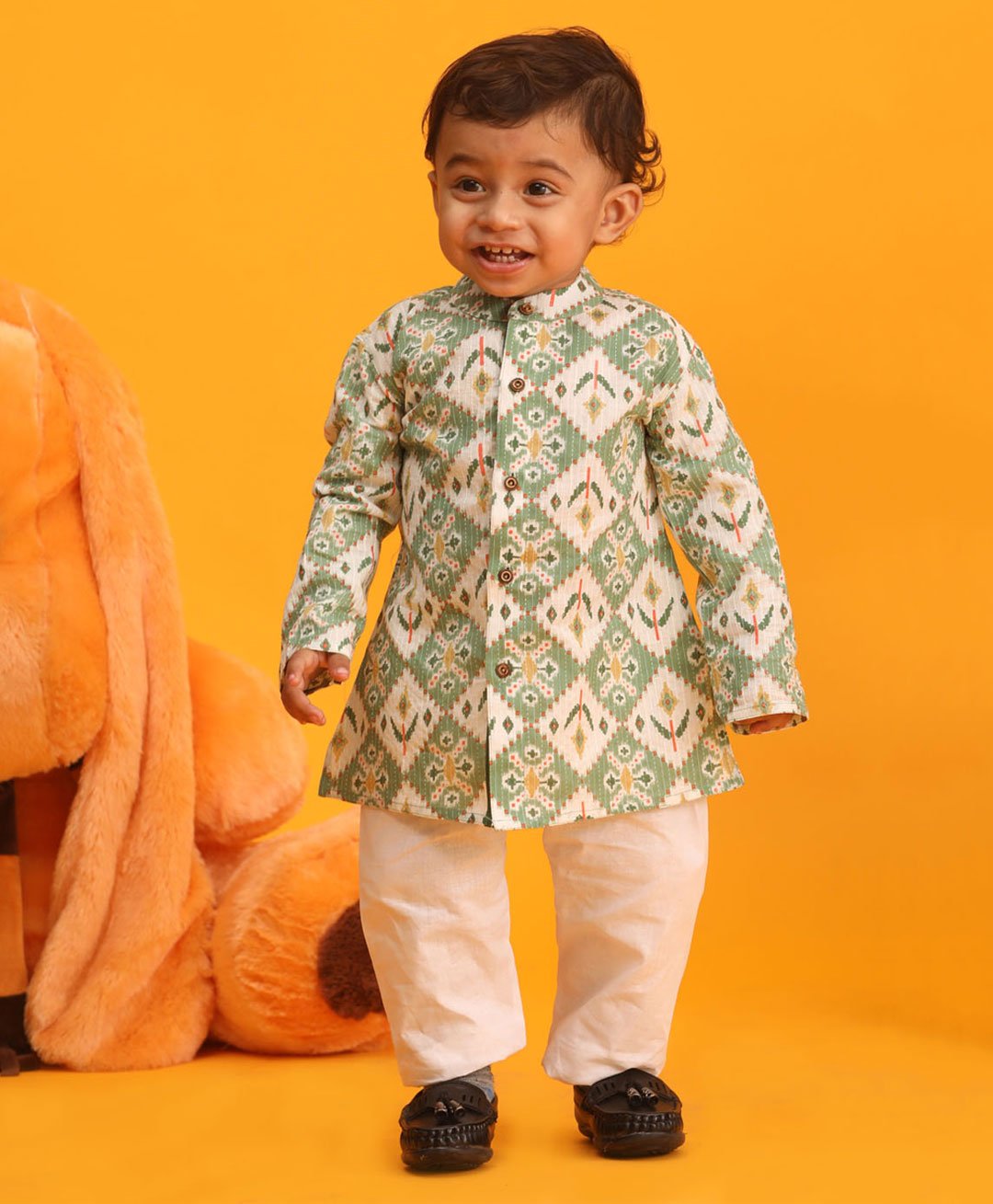 Vastramay Full Sleeves Seamless Aztec Motif Blocks Printed & Thread Work Detailed Kurta With Pyjama - Green-image-27