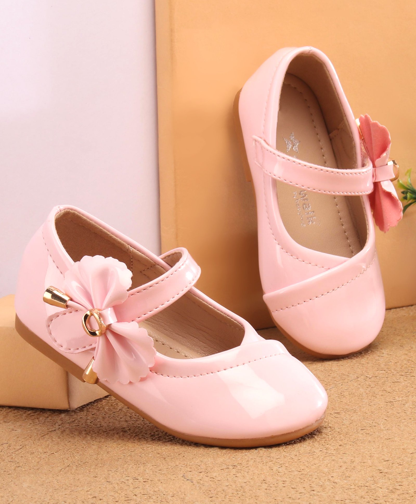 Cute Walk by Babyhug Velcro Closure Bellies with Bow Applique - Pink