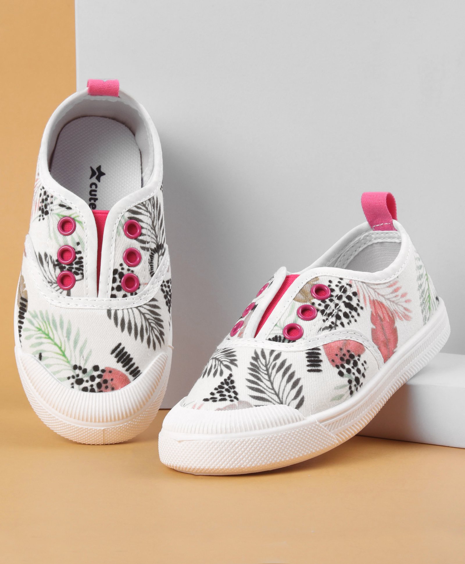 Cute Walk by Babyhug Slip On Style Casual Shoes Leaf Print - White-picture-25