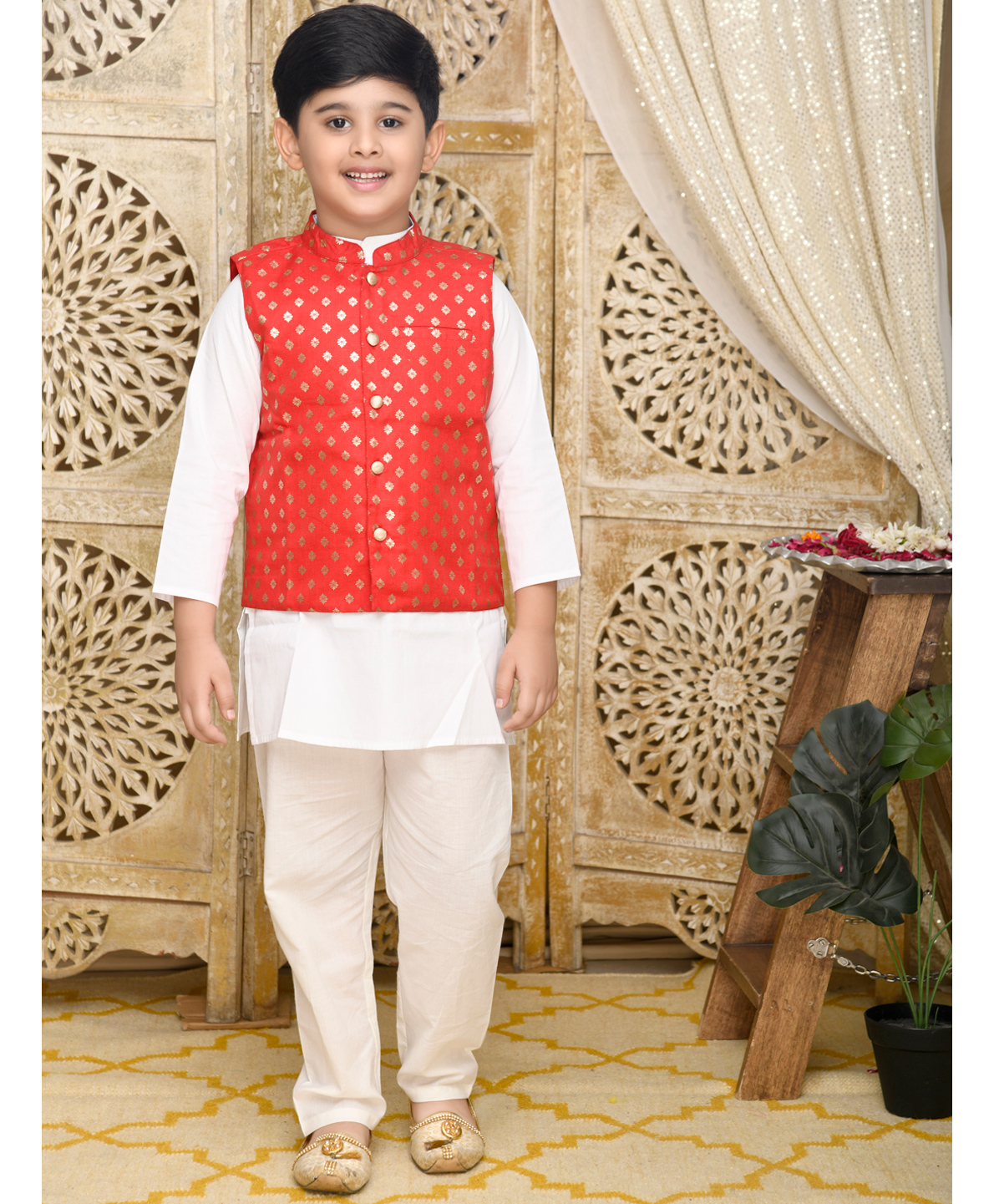 Saka Designs by Sapna Foil Printed Full Sleeves Kurta and Pyjama with Jacket - Red & White-picture-28