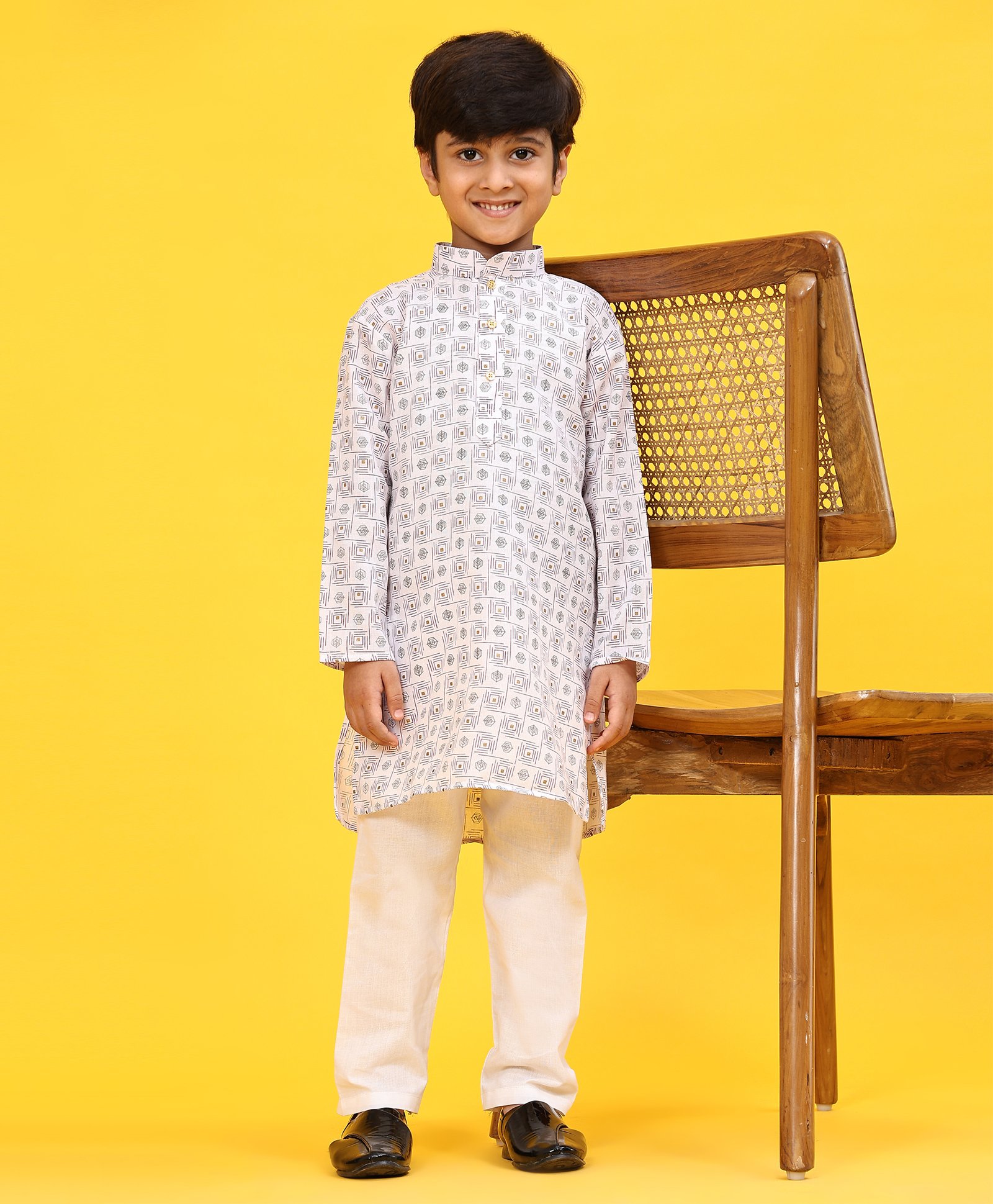 P-MARK Full Sleeves Embroidered With Ethnic Motif  Kurta Pyjama - White-image-9