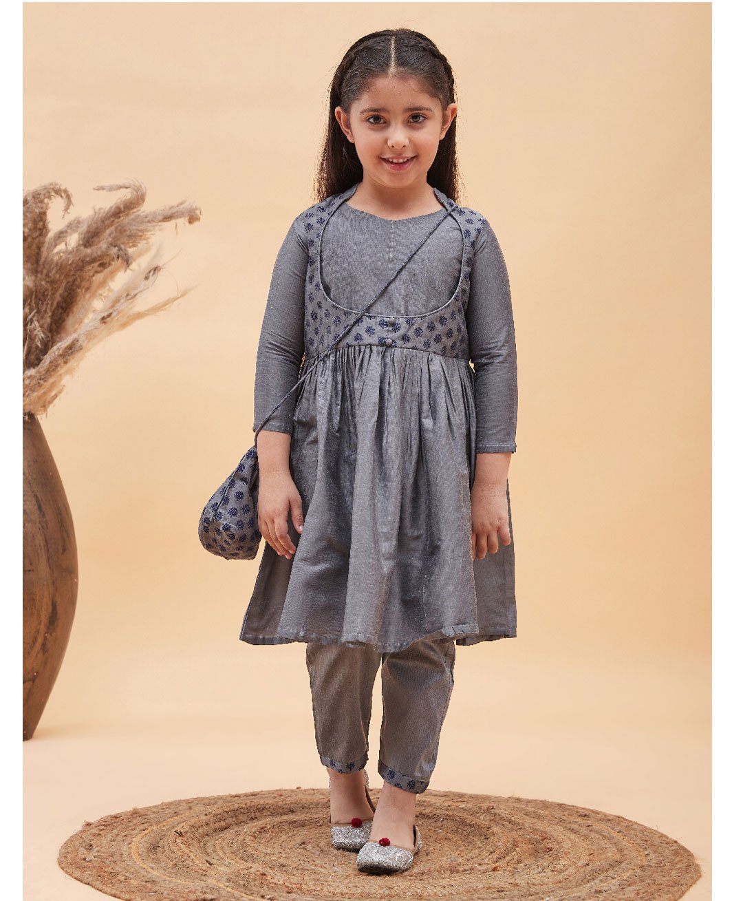Vastramay Three Fourth Sleeves  Leaves Motif Printed Anarkali Kurta & Pyjama  With Potli Bag -  Grey-image-7