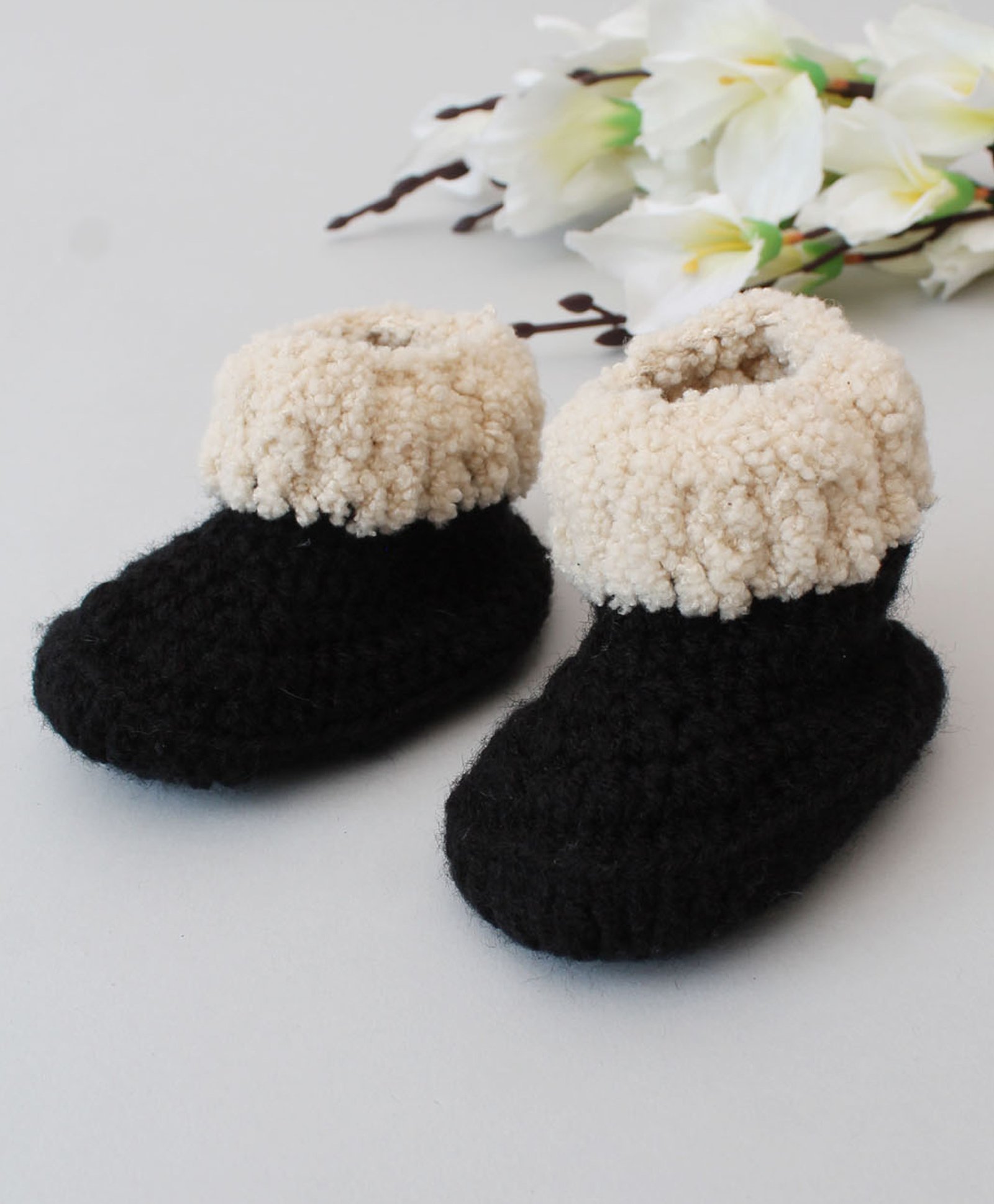 Woonie Handmade Booties With Contrast Fur Border - Black-image-5