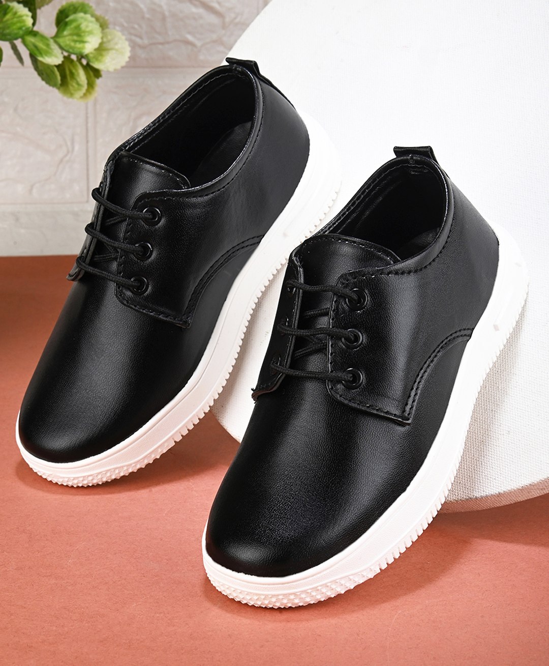 Stefens Solid Casual Shoes - Black-picture-10