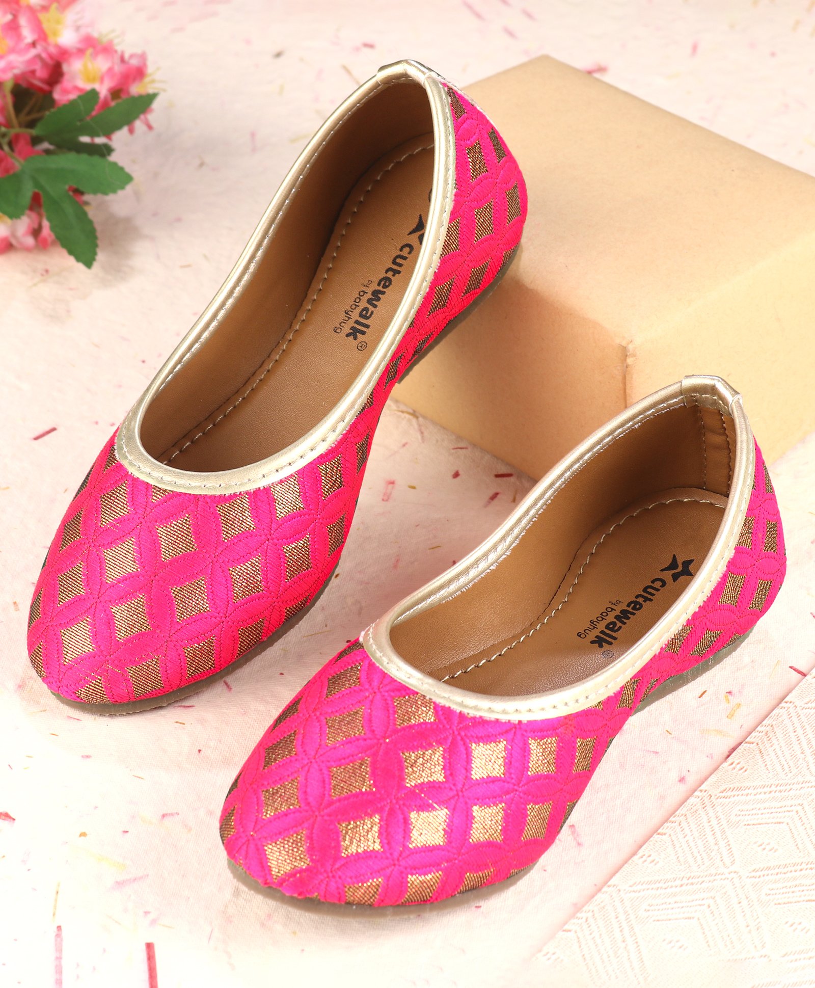 Cute Walk by Babyhug Foil Print Mojaris - Pink-image-21