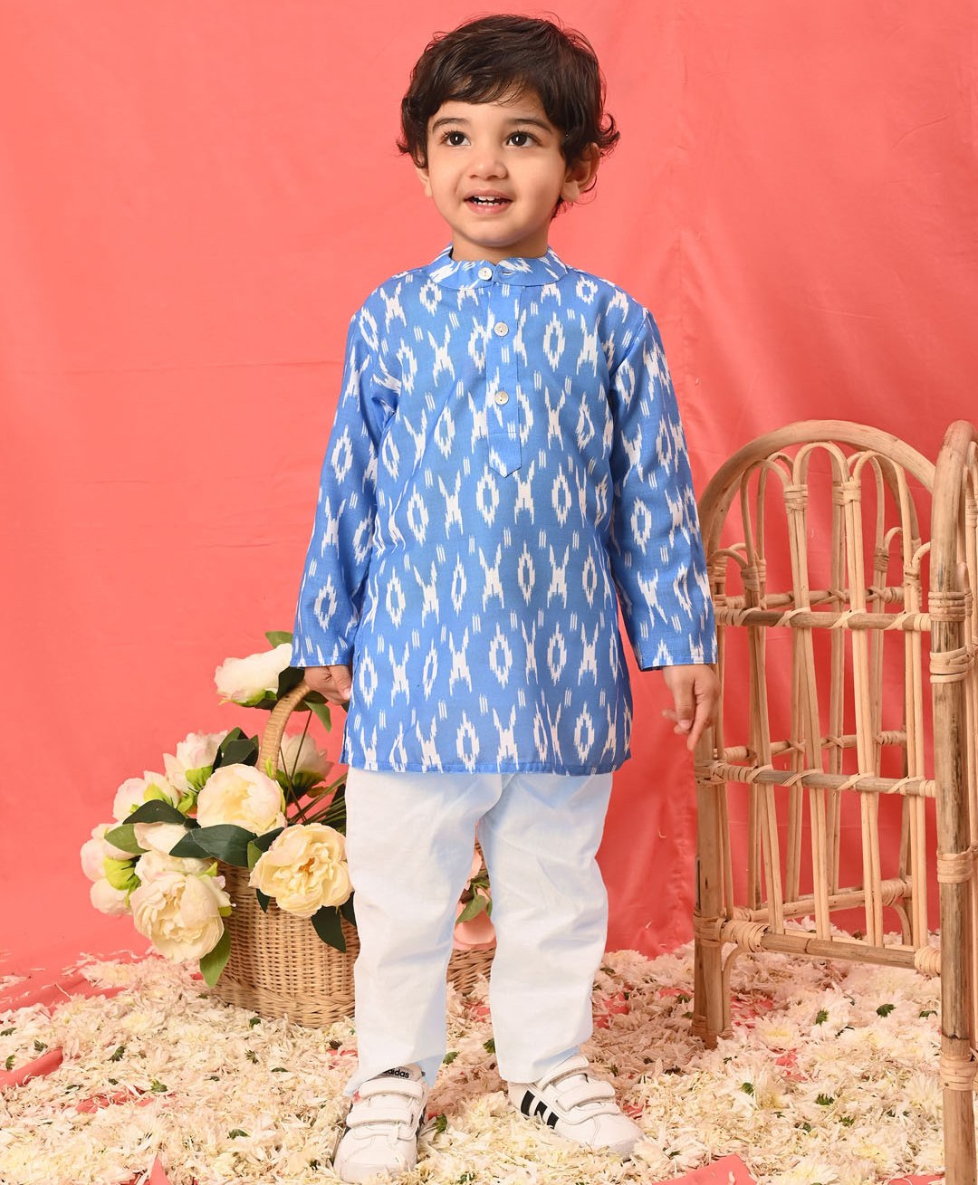 Vastramay Full Sleeves  Ikat Printed Kurta And Pyjama Set - Aqua And White-image-27