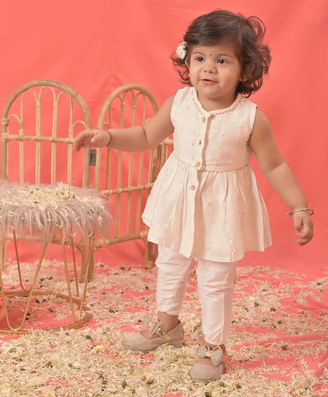 Vastramay Sleeveless Sequin Embellished Kurta With Pyjama - White-image-26
